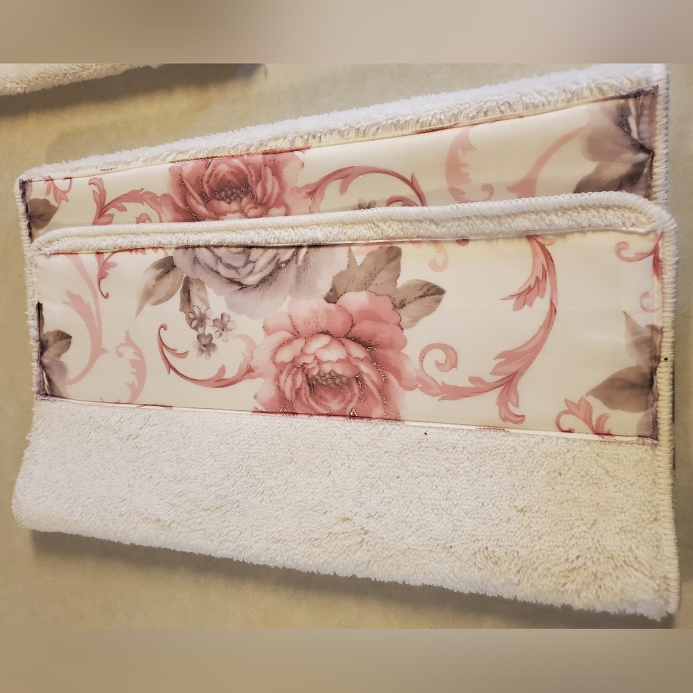 COPY: NWOT- Bath Rug, (Popular Bath)